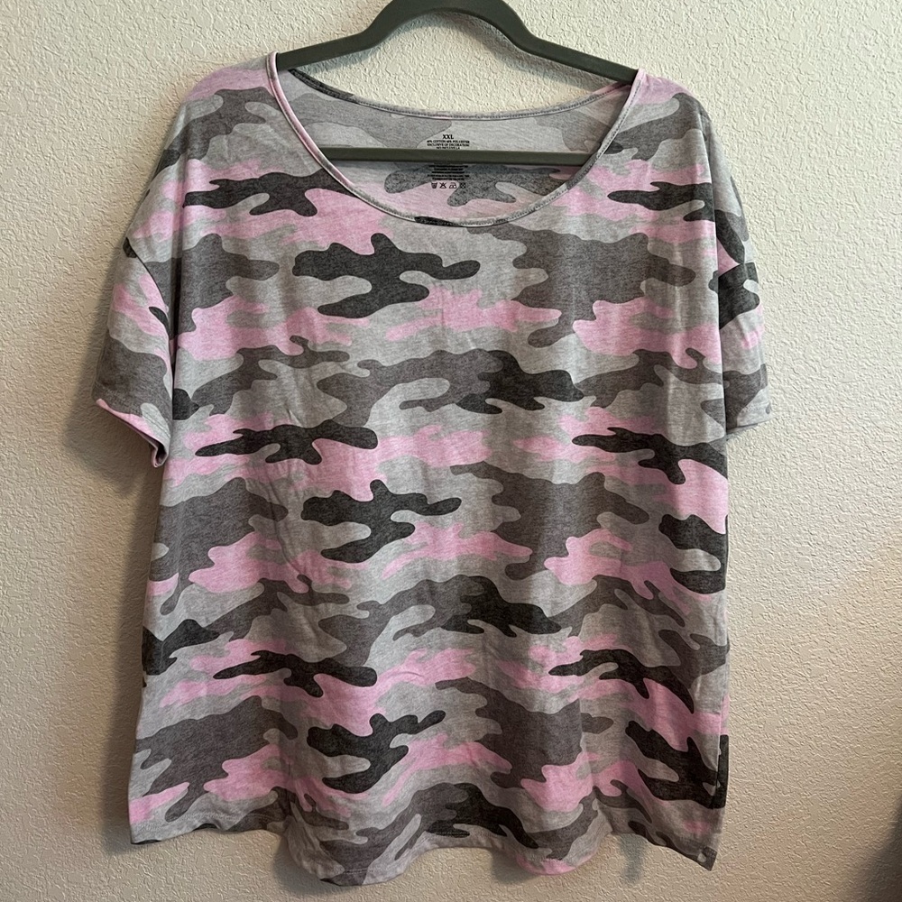 Pink and Gray Camo Pajama Set Size 2X.